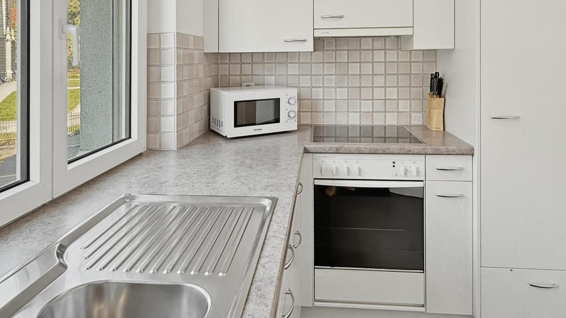 Cozy And Sunny 2br Flat In The Centre - Sky10 Apartment Zurich