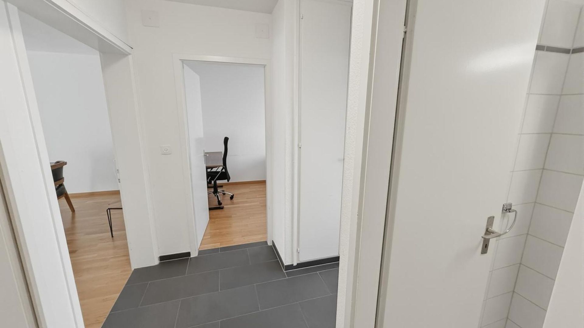 Cozy And Sunny 2br Flat In The Centre - Sky10 Apartment *