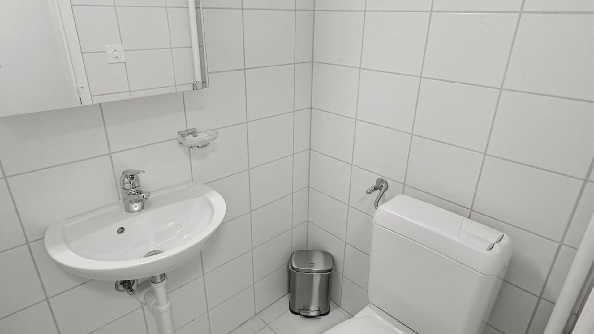 Cozy And Sunny 2br Flat In The Centre - Sky10 Apartment Zurich