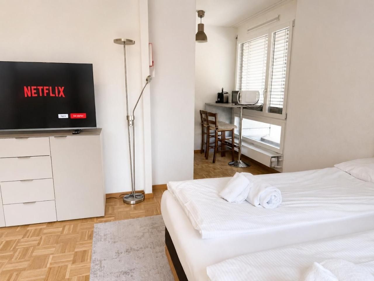 Perfectly Located - Art 5 Apartment *