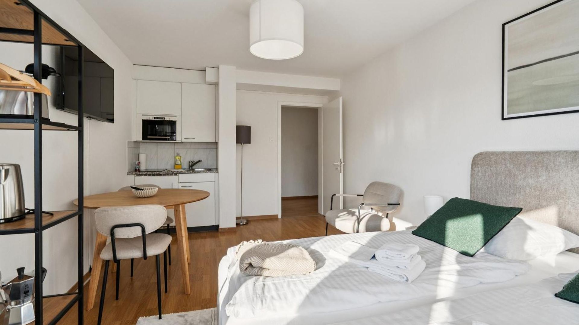 Smart In The Center - Crown 46 Apartment