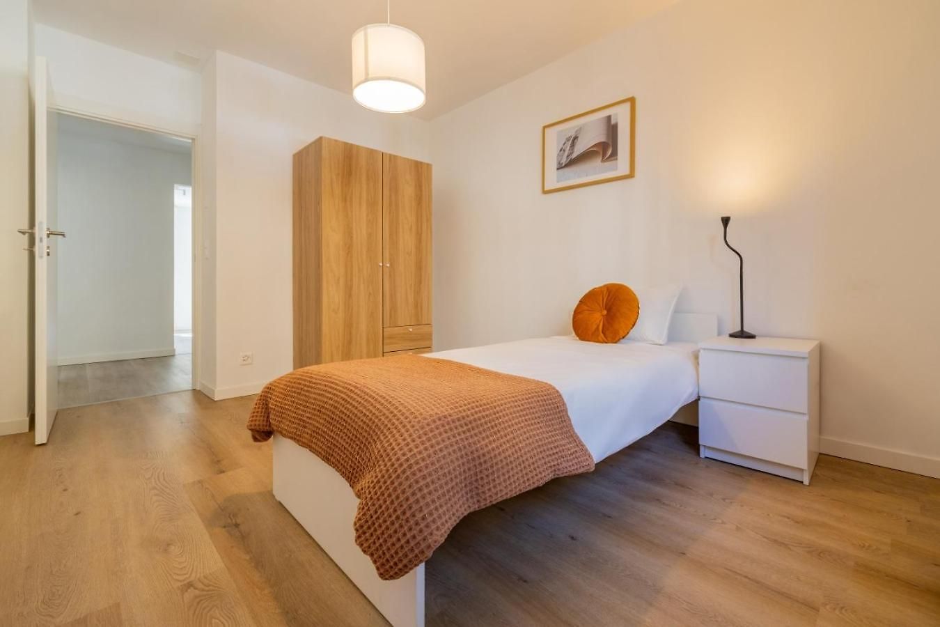 Pure Living In Oerlikon Apartment *