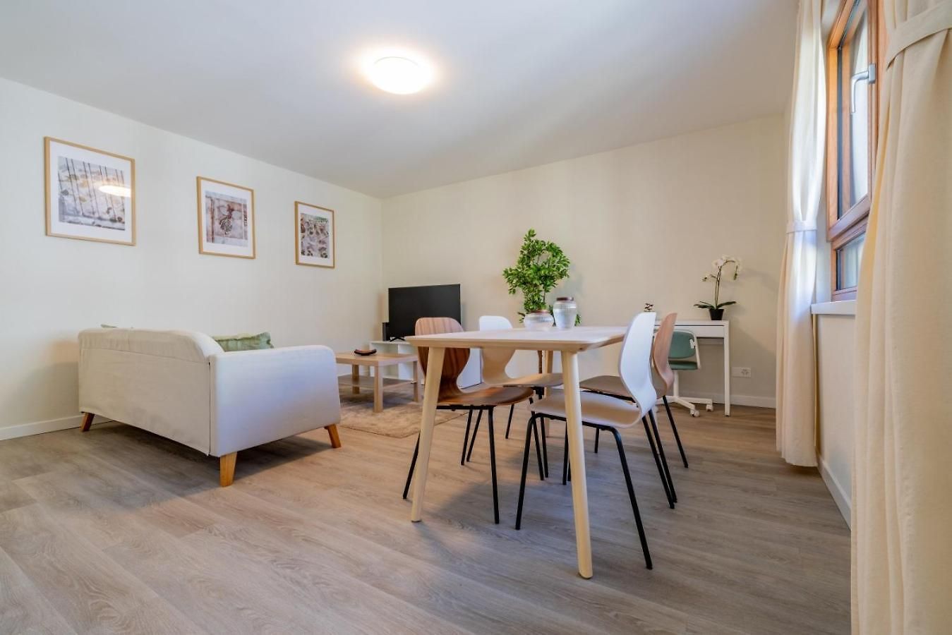 Leaf In Oerlikon Apartment *