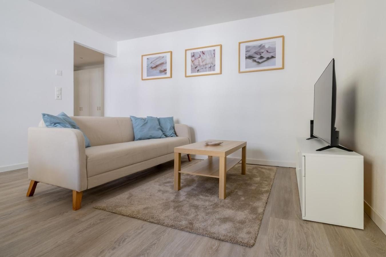 Pure Living In Oerlikon Apartment Zurich