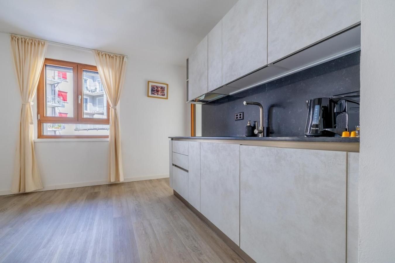 Pure Living In Oerlikon Apartment *