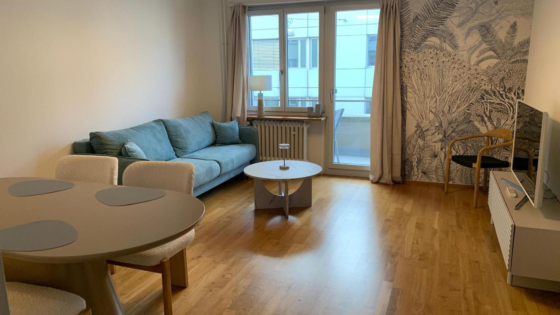 Spacious Enge Gem - Sihlcity, Balcony, Private Laundry Apartment *