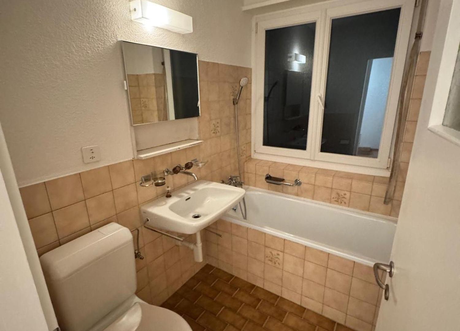 Ready-to-move-in & Furnished In - Ideal For Longterm Apartment *