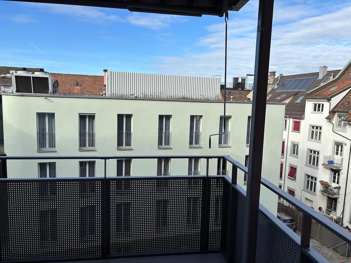 2br With Superbe Transit Access - Tilia 21 Apartment