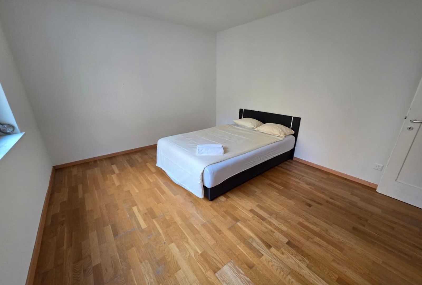 Large Flats, Center - Schc Apartment Zurich
