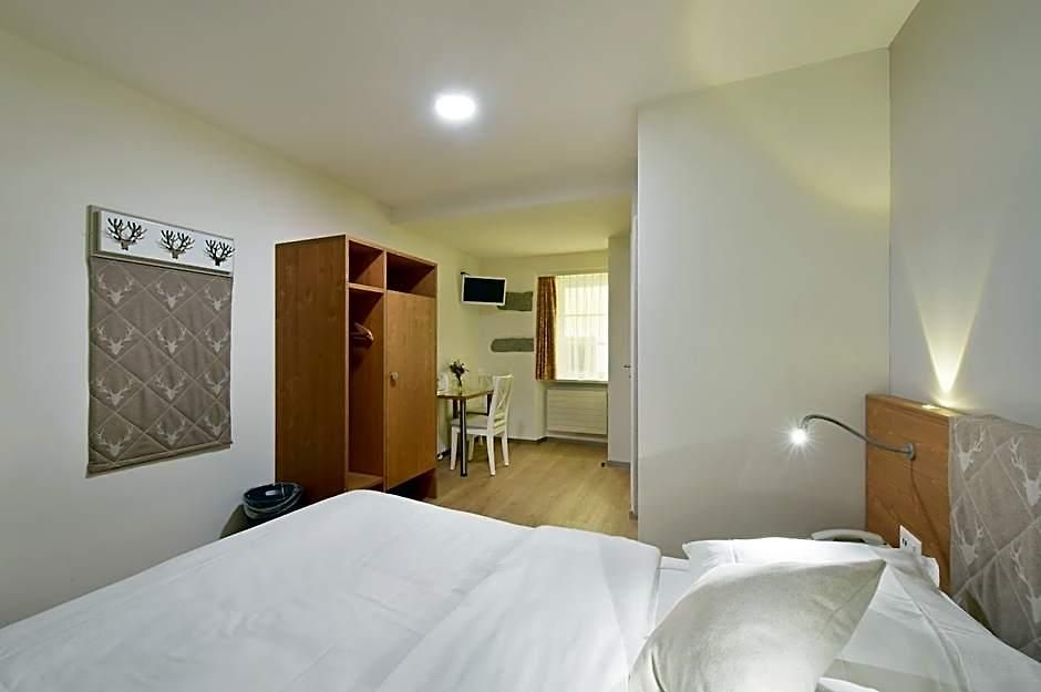 Hirschen 3*