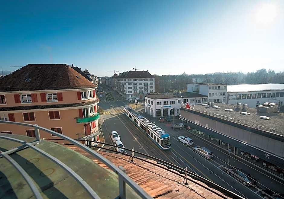 Olympia Hotel 3*