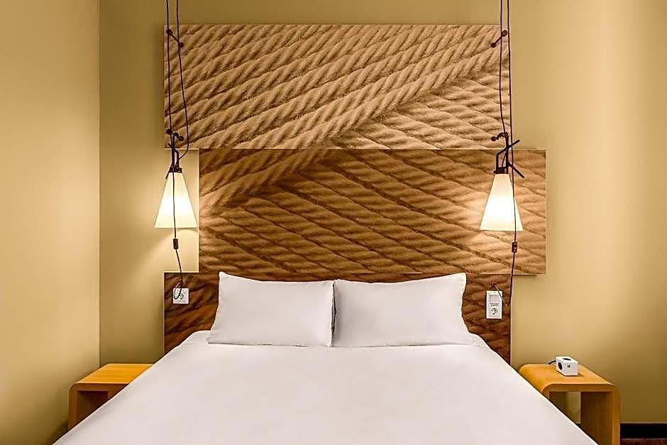 Hotel Ibis West 3*