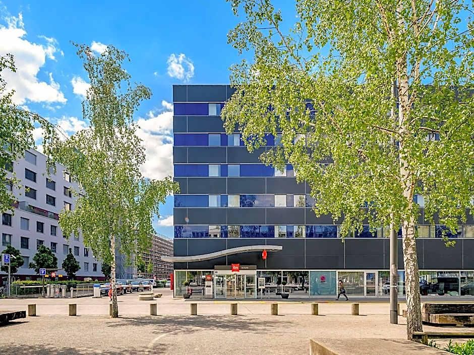 Hotel Ibis West 3*