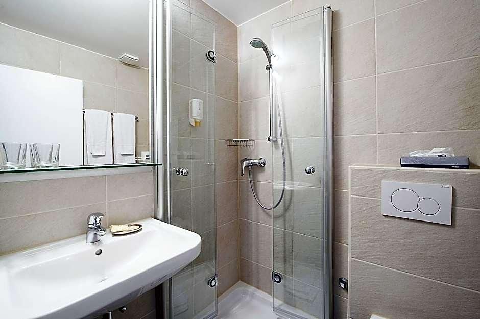 Neufeld Hotel 3*