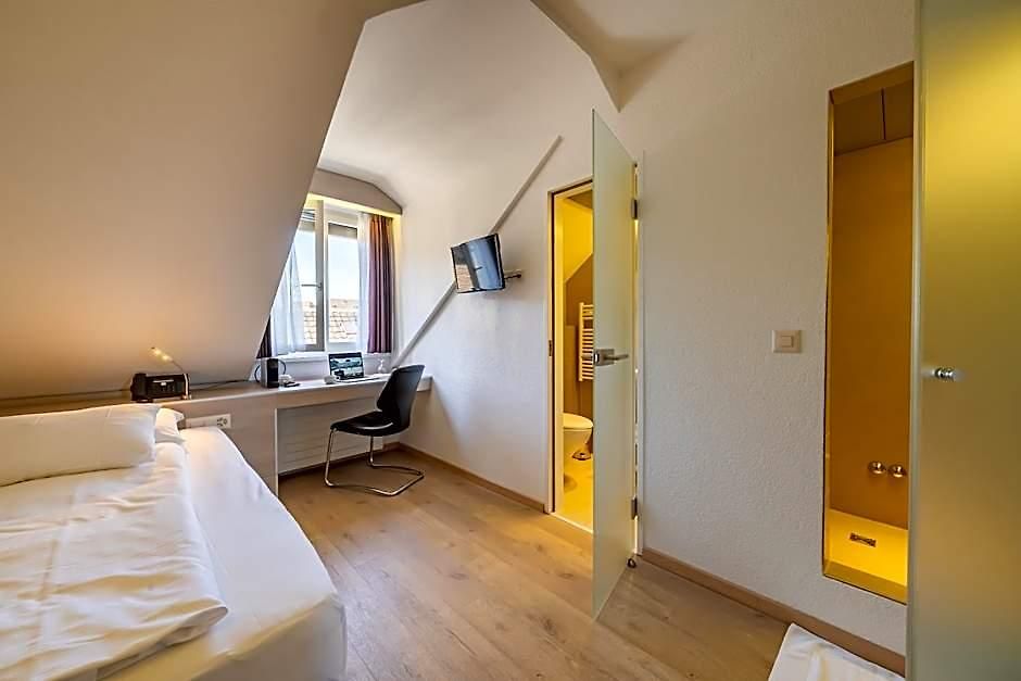 Hotel Alexander Old Town 3*