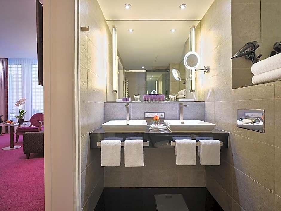 Hotel Schweizerhof 5*