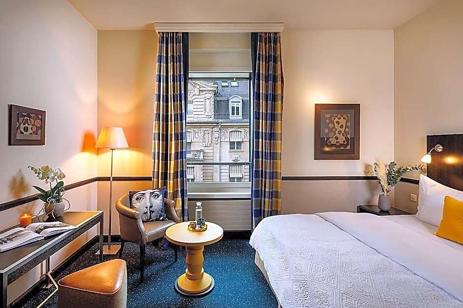 Opera Hotel 4*