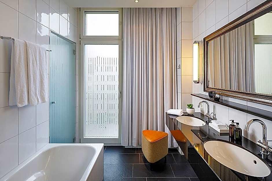 Opera Hotel 4*