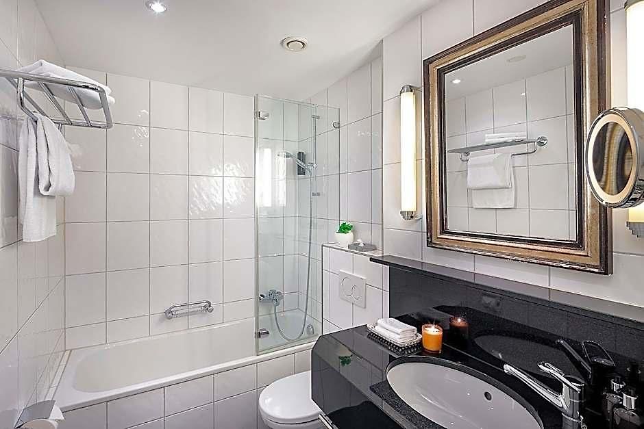 Opera Hotel 4*