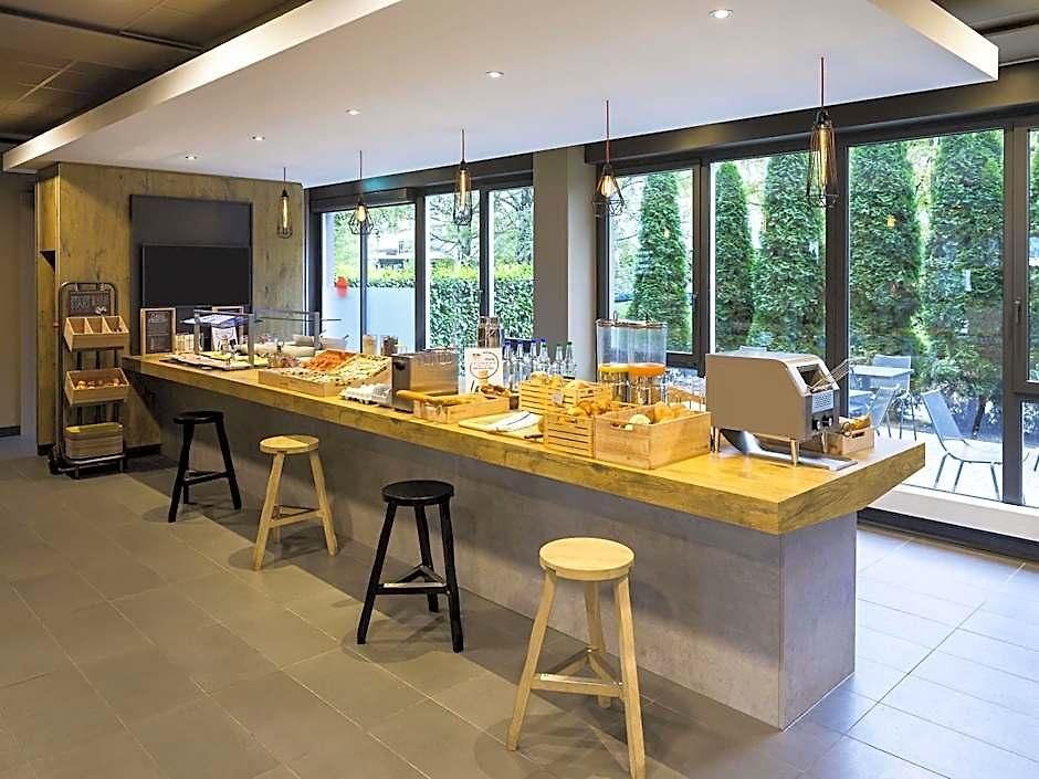 Hotel Ibis Messe Airport 3*