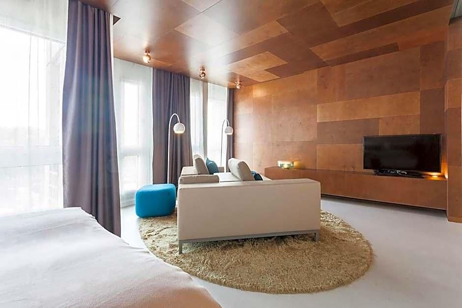 Ema House 4*