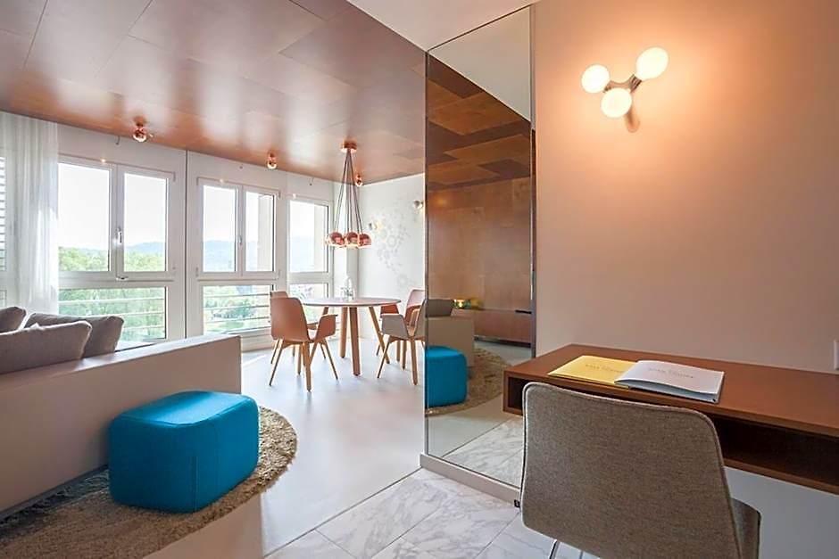 Hotel Ema House 4*