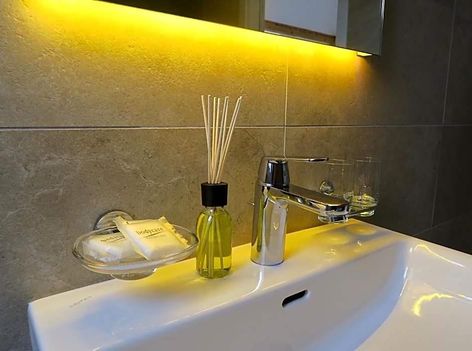 Apartment Furnished Homes *