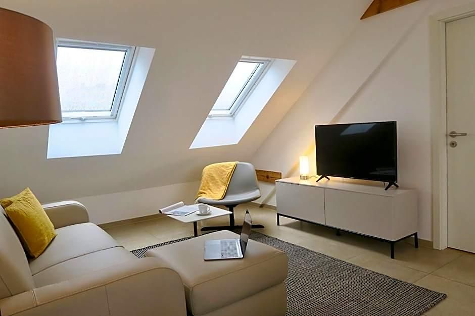 Furnished Homes *