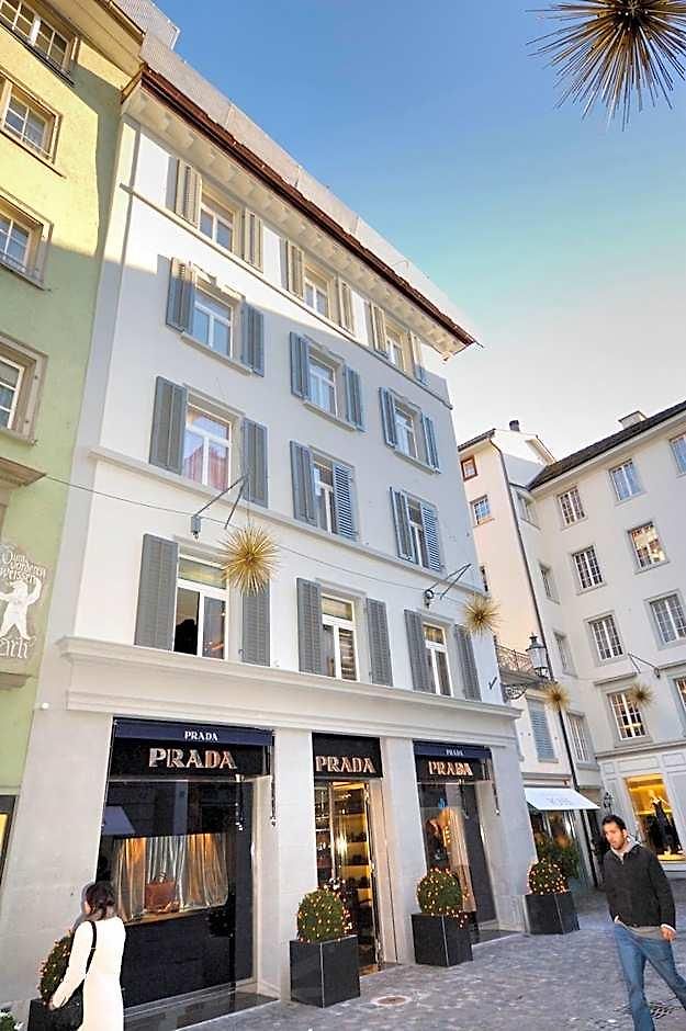 In A Perfect Location - Stork 35 *