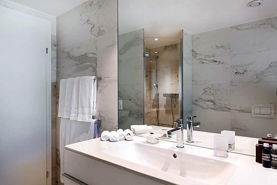 - Lindenstrasse 4* Zurich