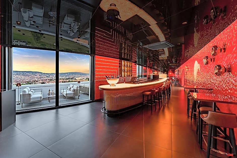 Superior East Wing By Five