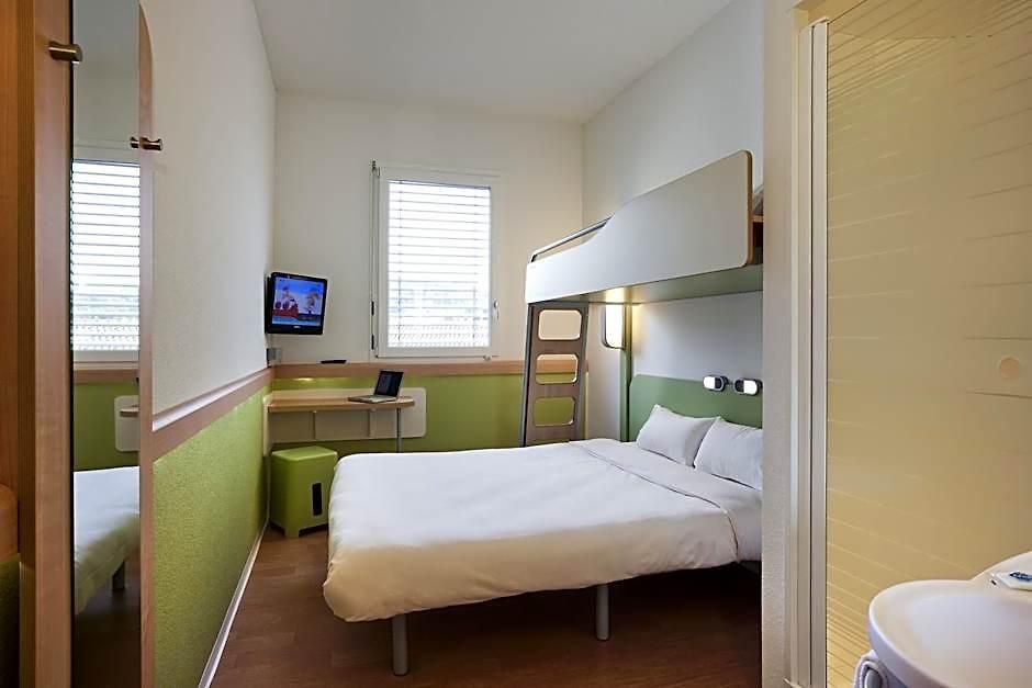Ibis Budget West *