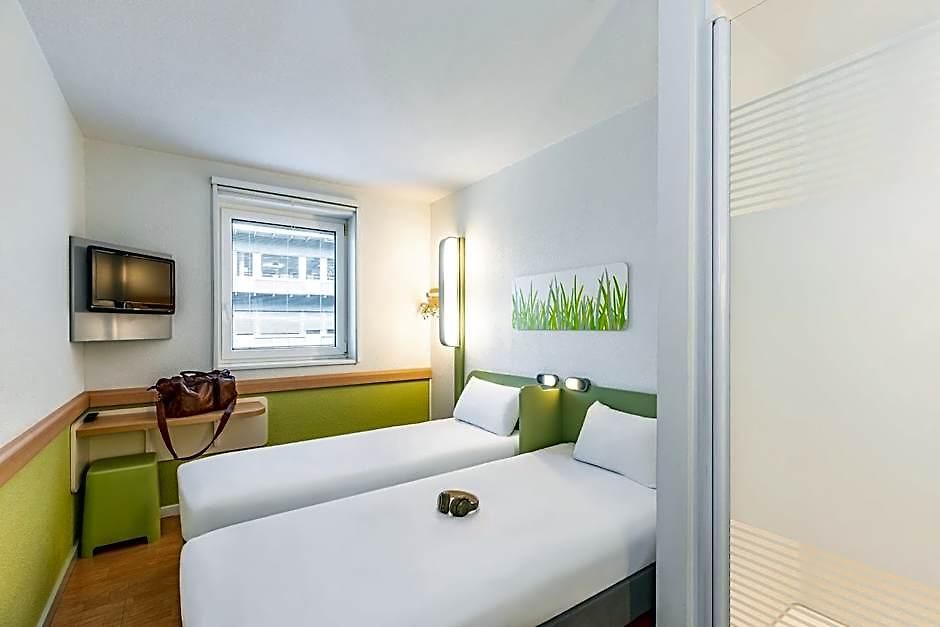 Ibis Budget West