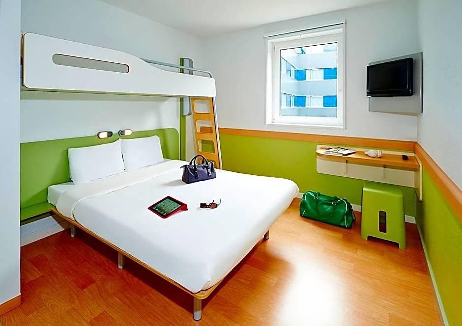 Hotel Ibis Budget West *