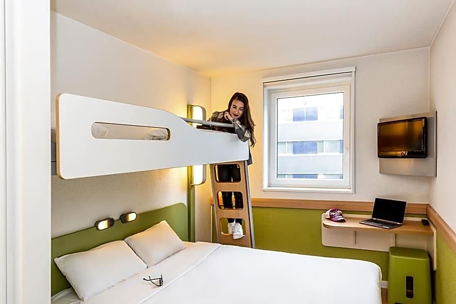 Hotel Ibis Budget West *