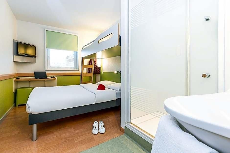 Ibis Budget West *