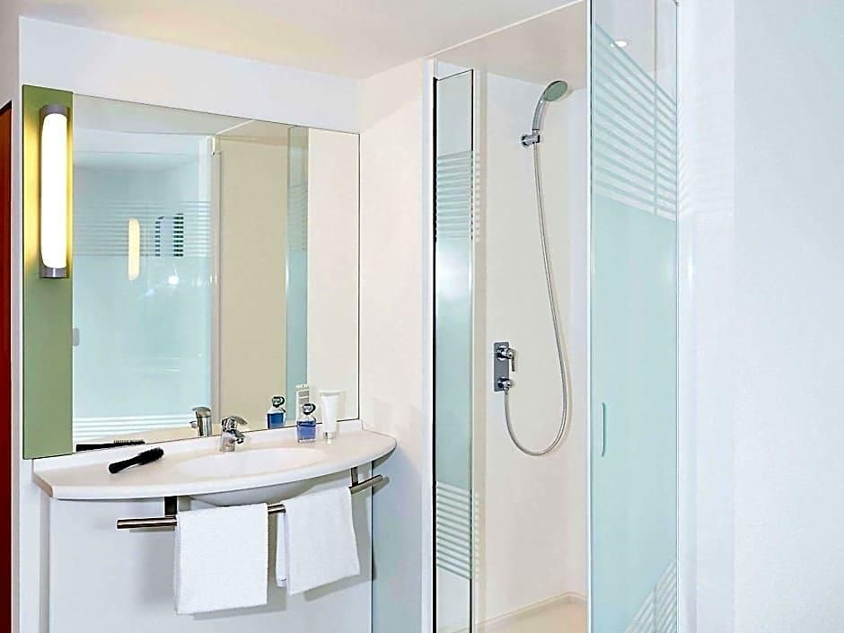 Ibis Budget West Hotel