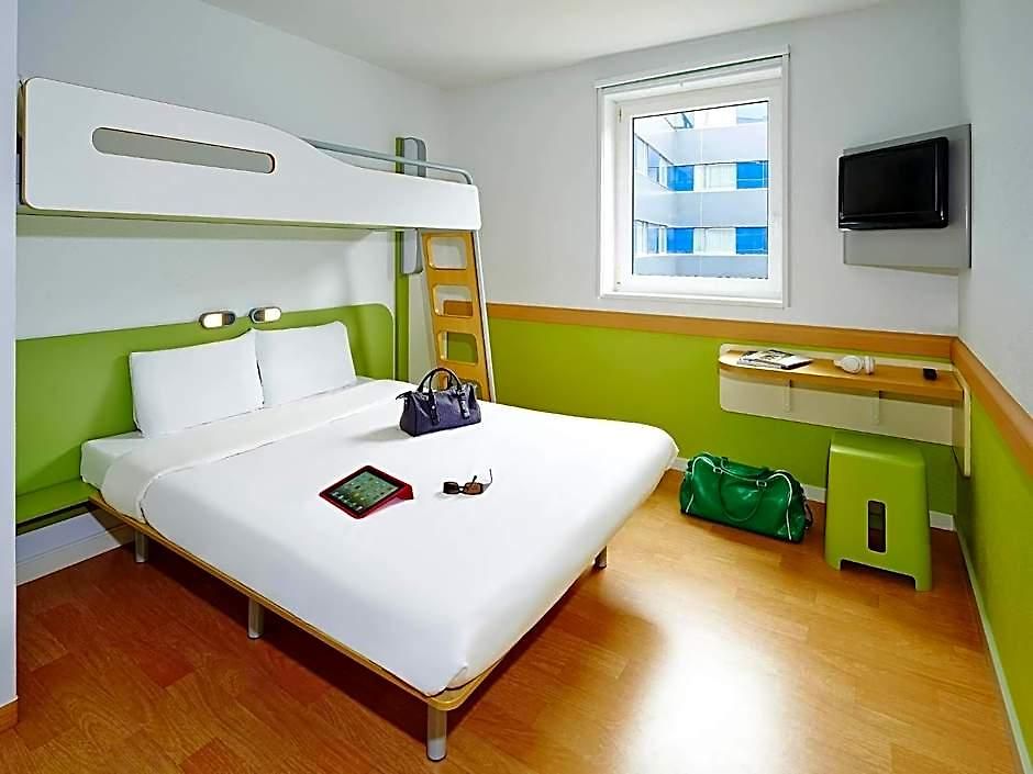 Hotel Ibis Budget West *