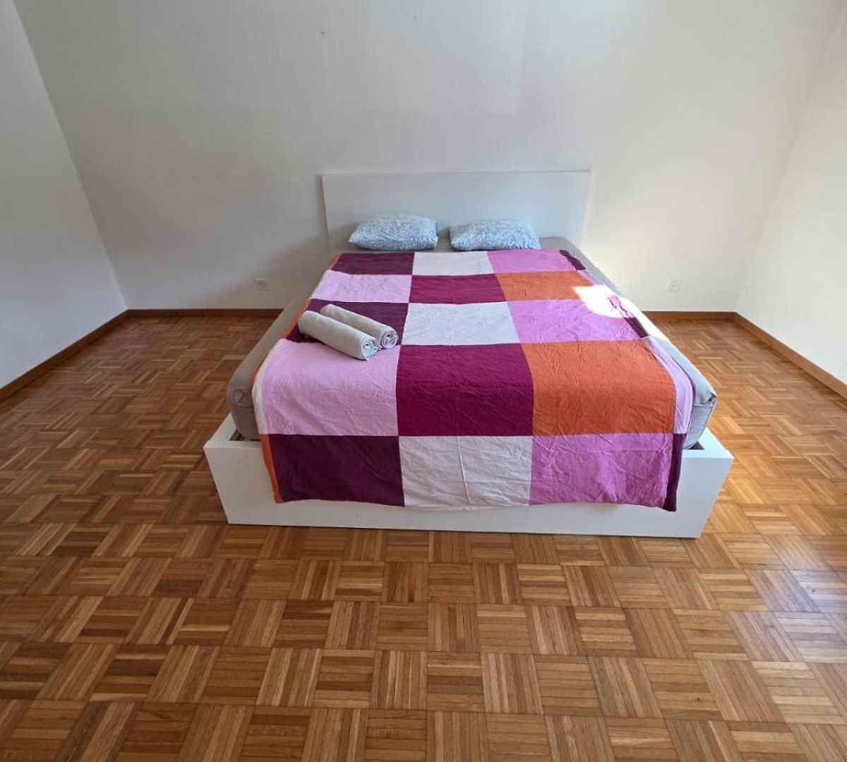 Large Flats, Center - Schd Apartment *