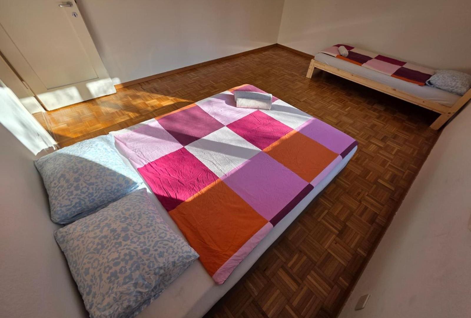 Large Flats, Center - Schd Apartment