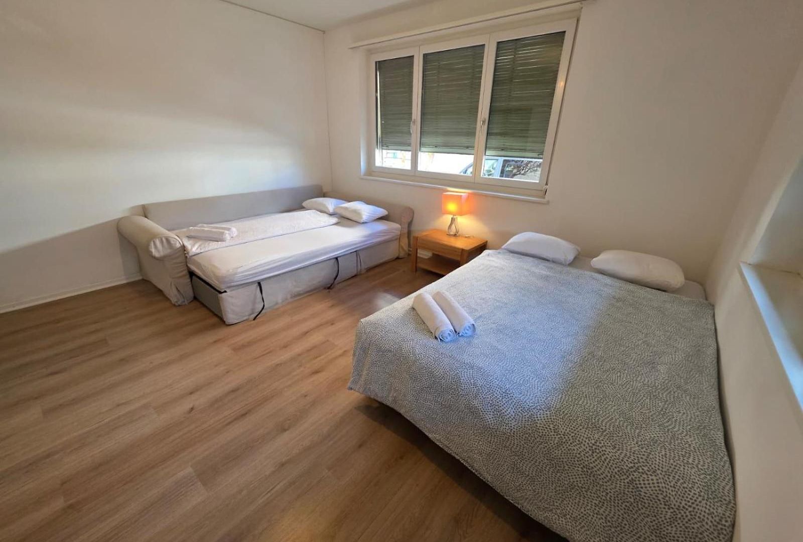 Large Flats, Center - Schd *