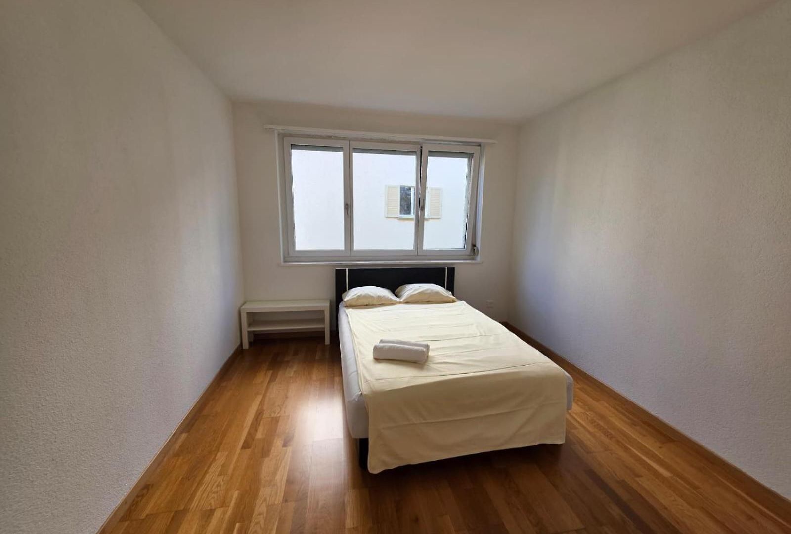 Large Flats, Center - Schd *