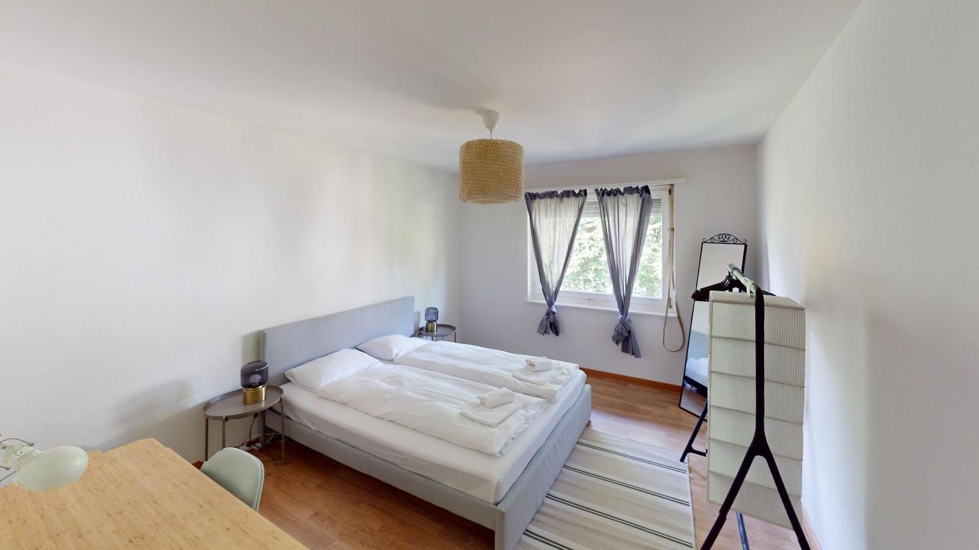 Charming 3 Bedroom Retreat Apartment *