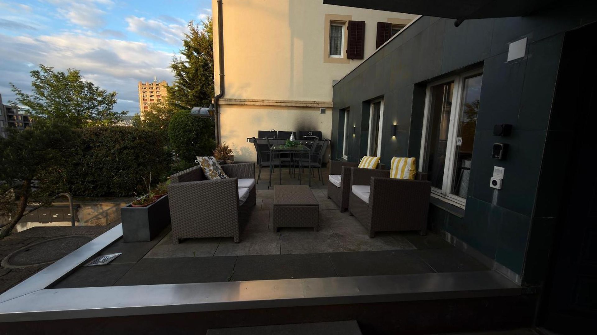 Apartment Grosses Fuer 12 Mit Aussenbereich In Zurich