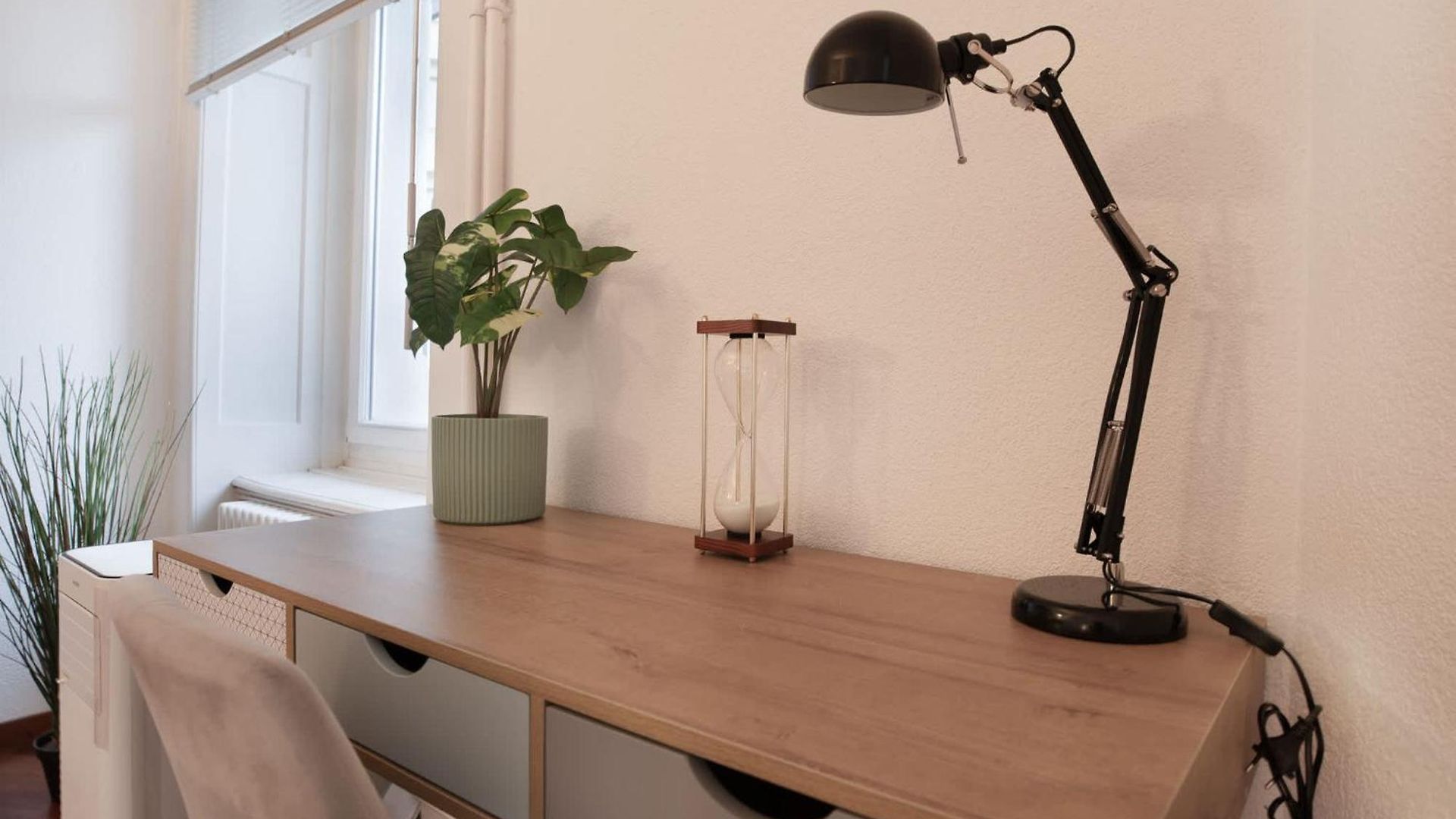 With Free Parking & Ac Tram To Center Apartment *