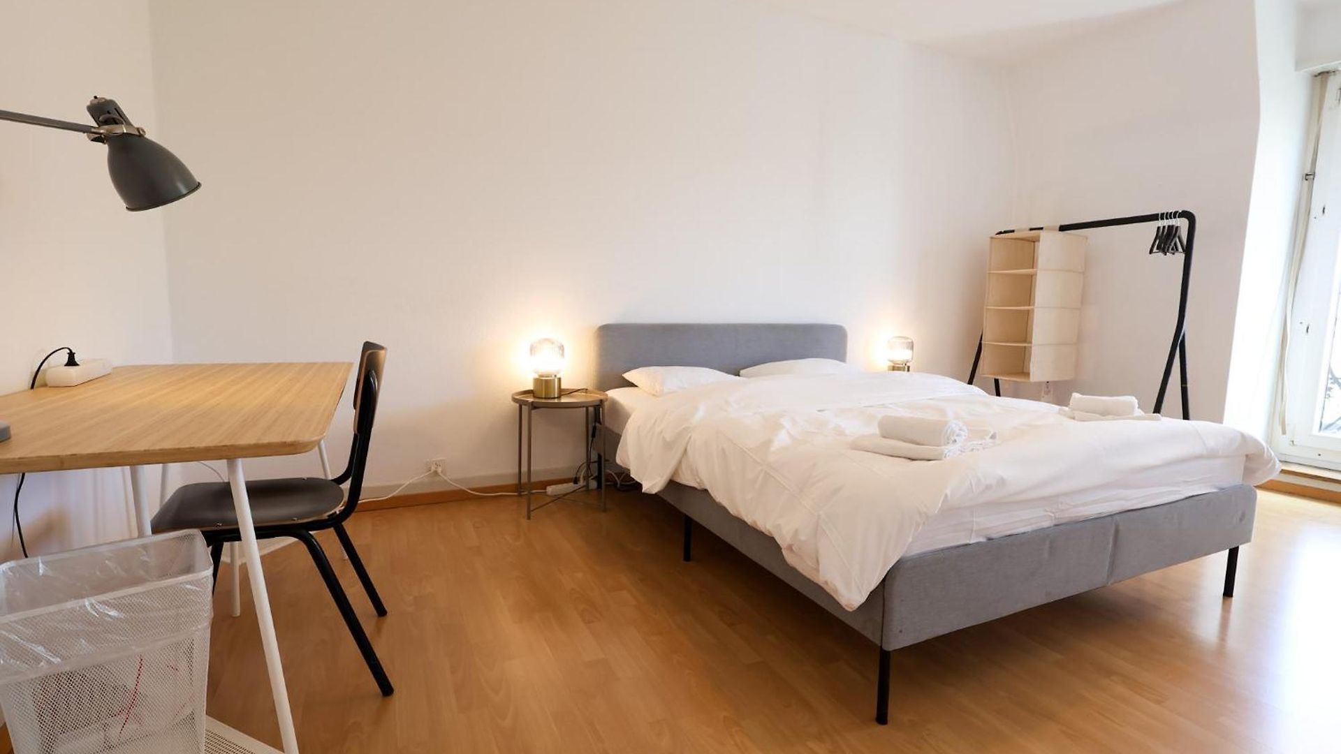 Simple & Comfy In Apartment Zurich