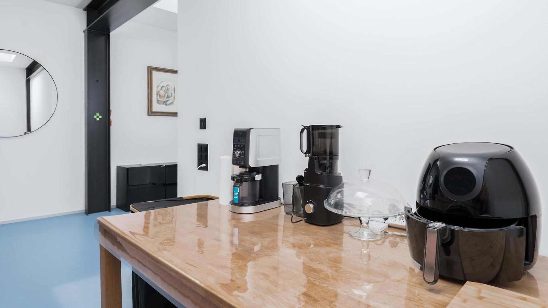 Modern With Balcony View & Workspace Apartment *