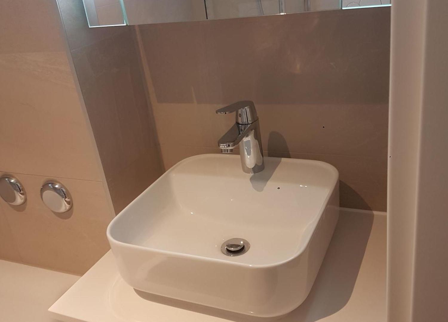 Trendig Moeblierte Wohnung, Mit Eigener Terrasse! Lage! Apartment Zurich