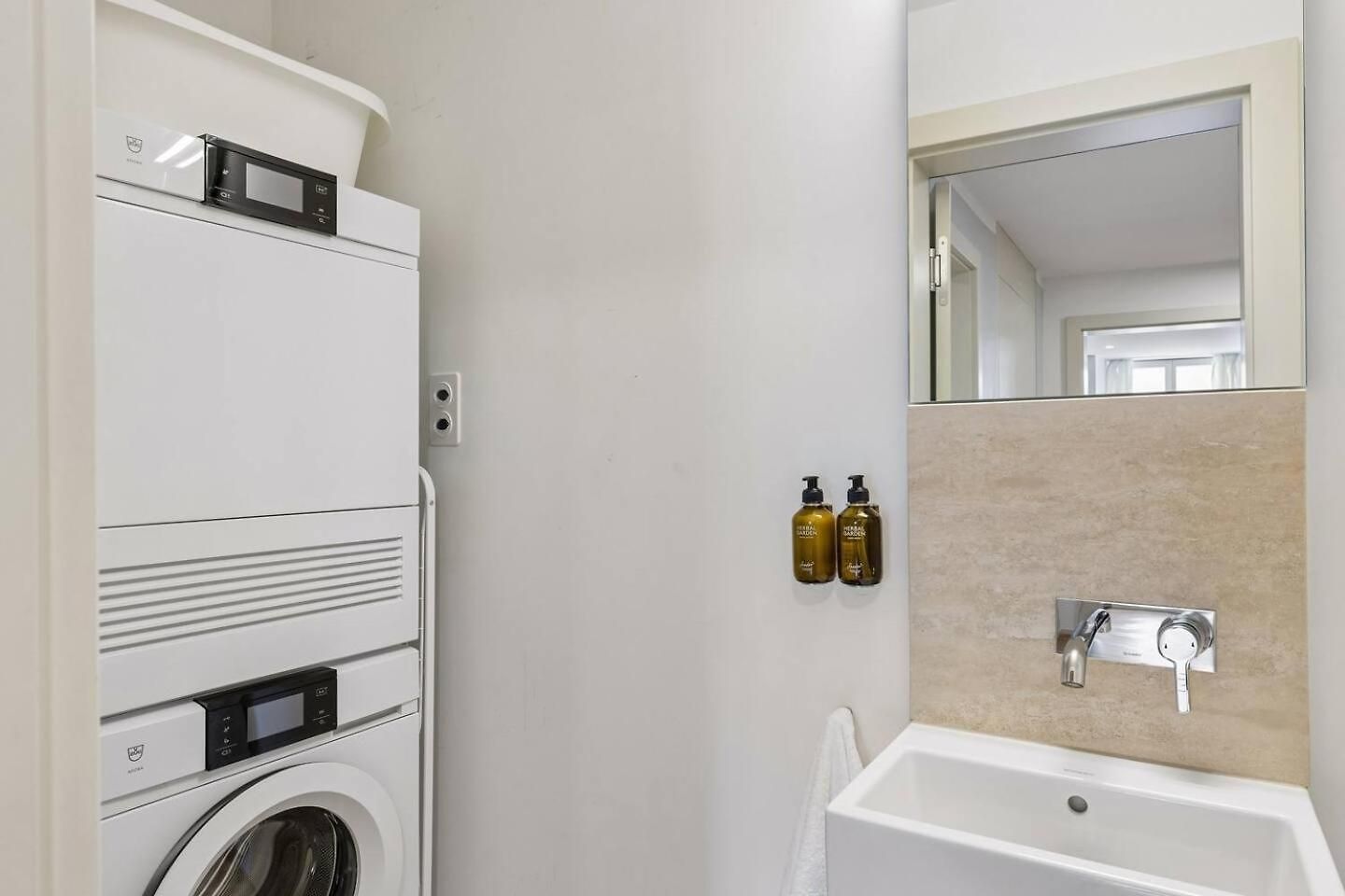 Apartment Designer Old Town Waterview Ac