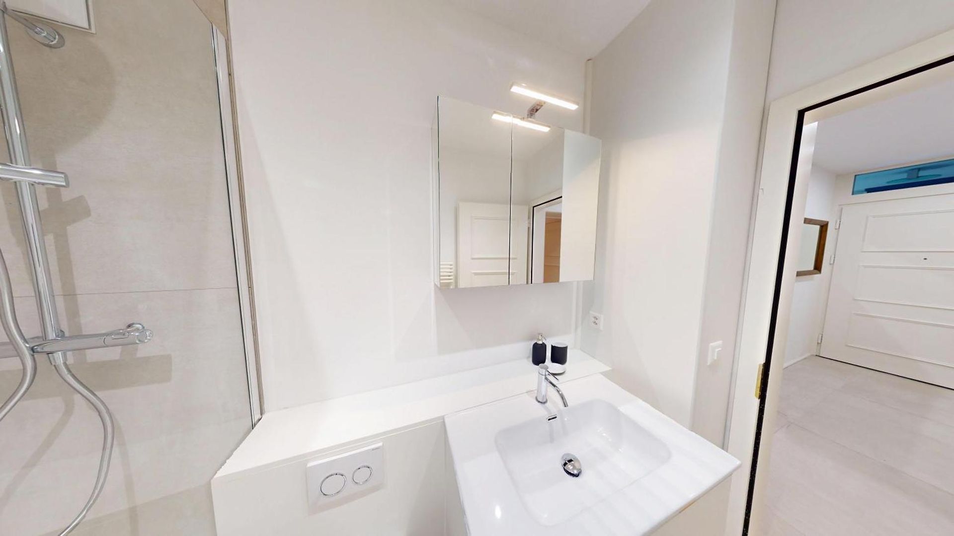 2br District 6 - Near Centre